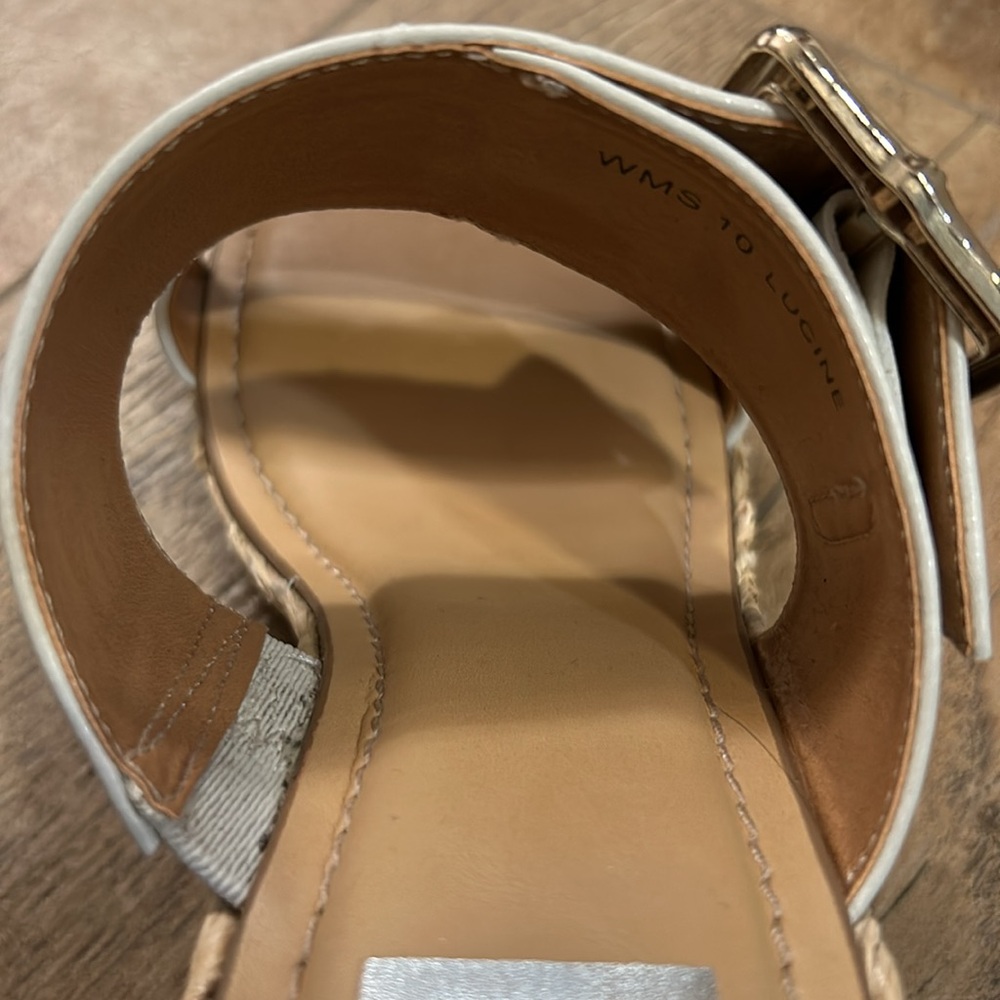 Woman’s size 10 - Picture 5 of 7